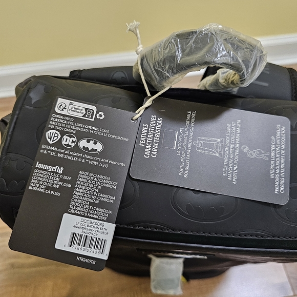 Loungefly Collectiv Batman 85th Anniversary Travelr Full Size Backpack - Picture 9 of 13